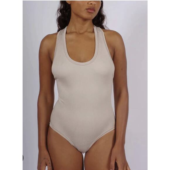 PRISM² 2 SQUARED PRESENCE Taupe Ribbed Sleeveless Scoop Neck OS One Size 1 M - Picture 1 of 4